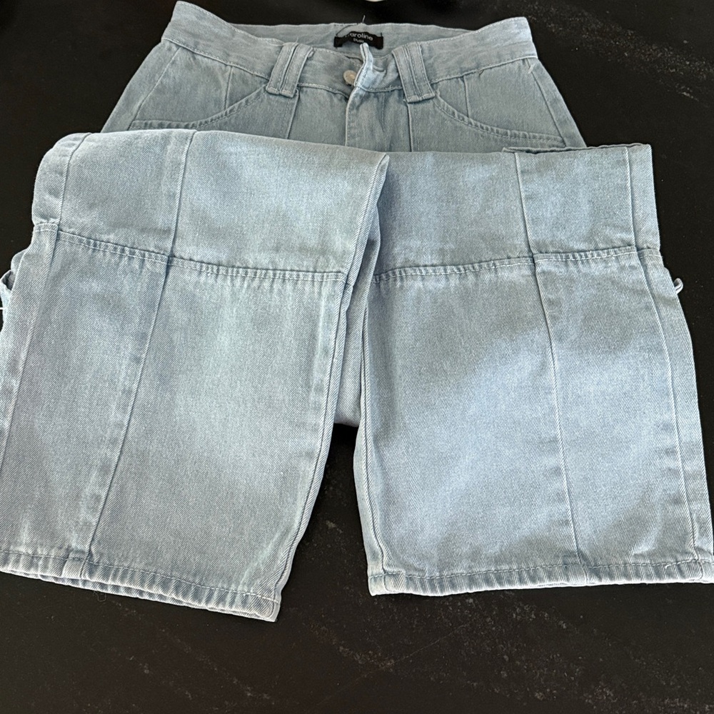 Light Wash Vintage Style Straight Leg Jeans - Picture 4 of 4